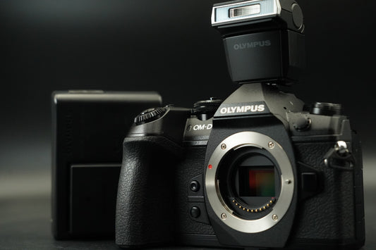 Olympus OM-D E-M1 Mark II Digital Camera Black Body -2702 cuts- #11674