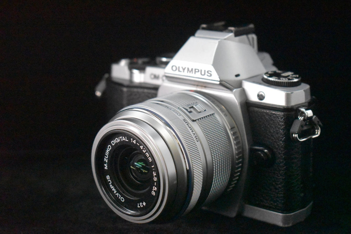 Olympus OMD E-M5 Mirrorless Digital Camera with Lens Silver US STOCK #10070