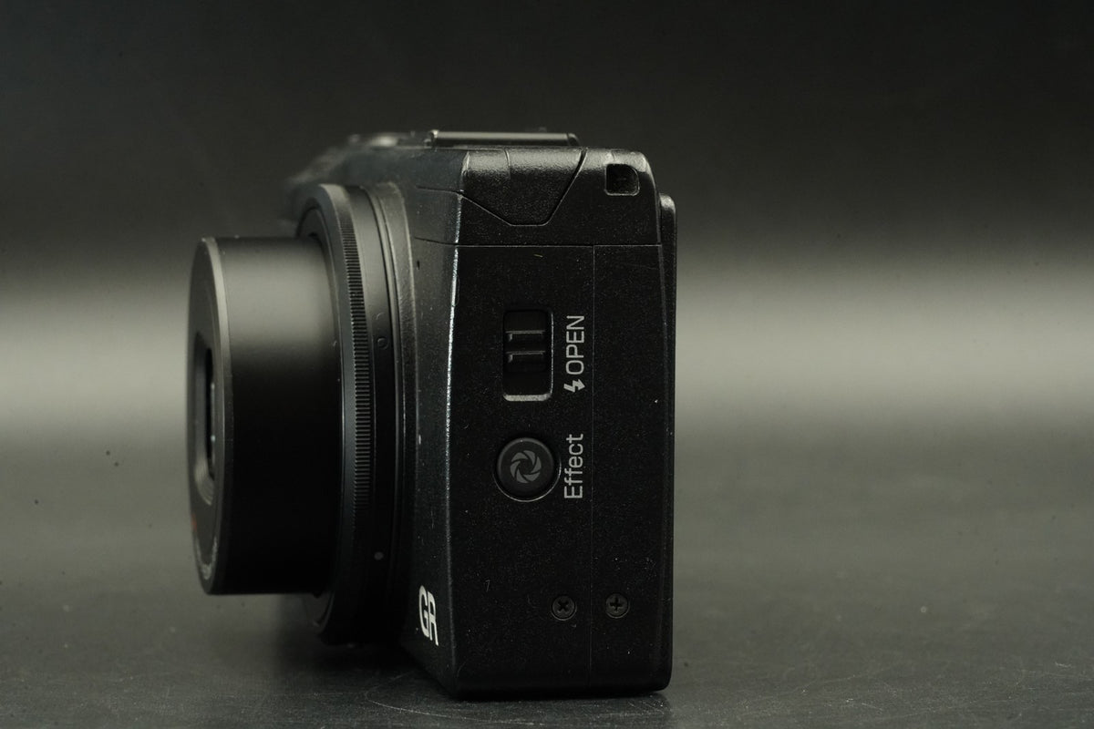 RICOH GR 16.2MP Digital Compact Camera Black -4099 cuts- #11764