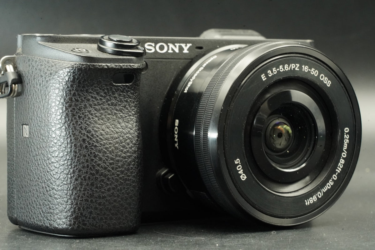 Sony A6400 Mirrorless Digital Camera with 2 Lenses Black -19894 cuts- #12035