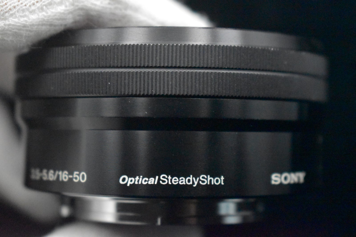 [US Duty Paid] Cámara digital sin espejo Sony Alpha a5000 con lente negra 8952