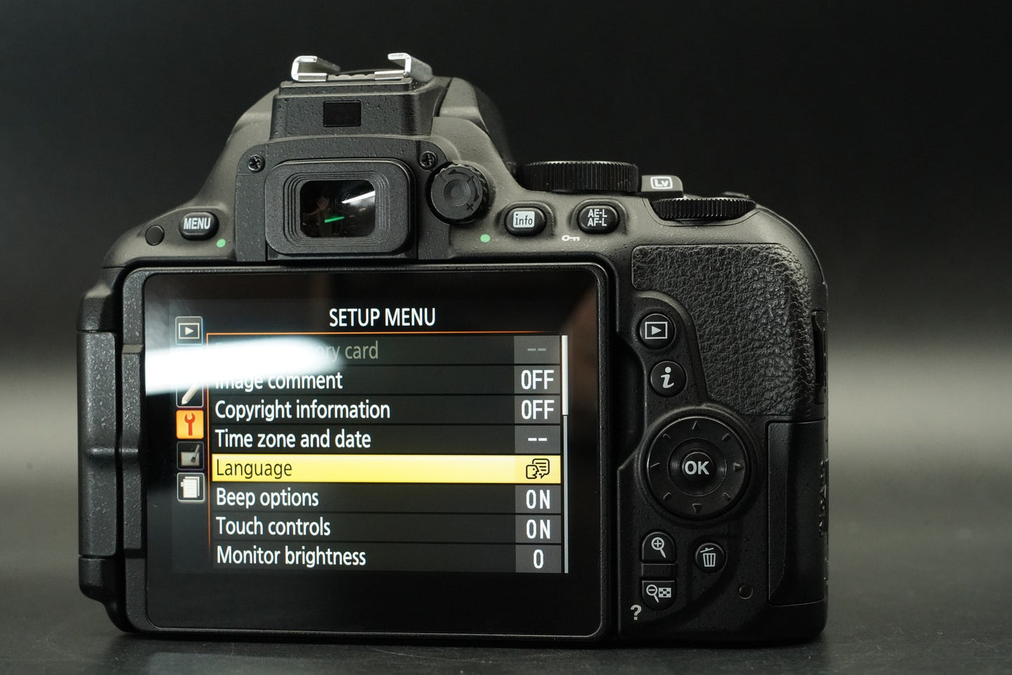 Nikon D5500 DSLR Digital Camera with AF-S 18-200mm Lens -12963 cuts- #11518