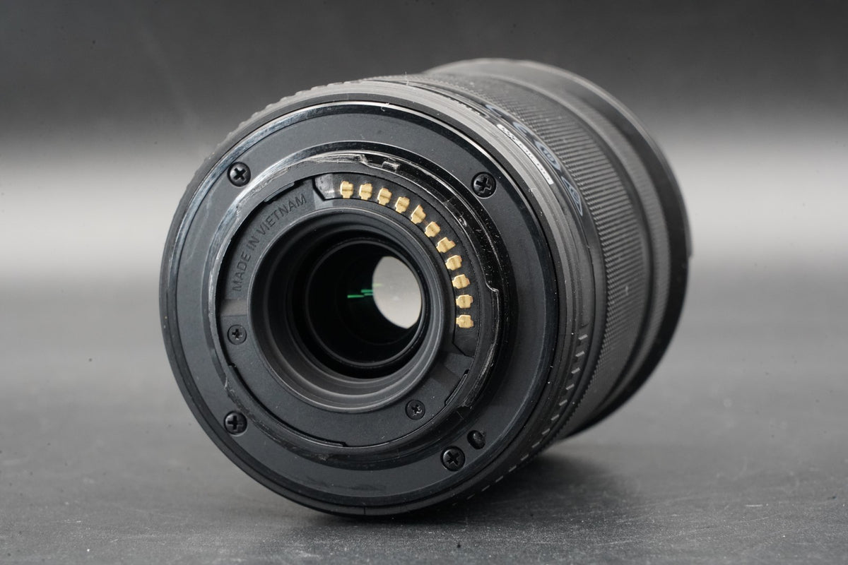 Olympus E-M5 Mirrorless Digital Camera w/ 2 Lenses Black -5447 cut- #11365