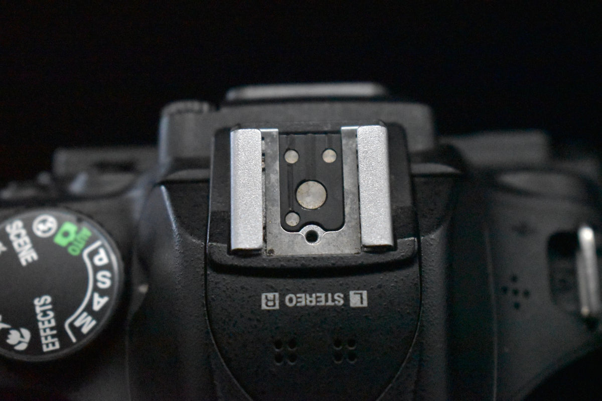 [US Duty Paid] Nikon D5200 DSLR Digitalkamera Body mit Objektiv schwarz 8314