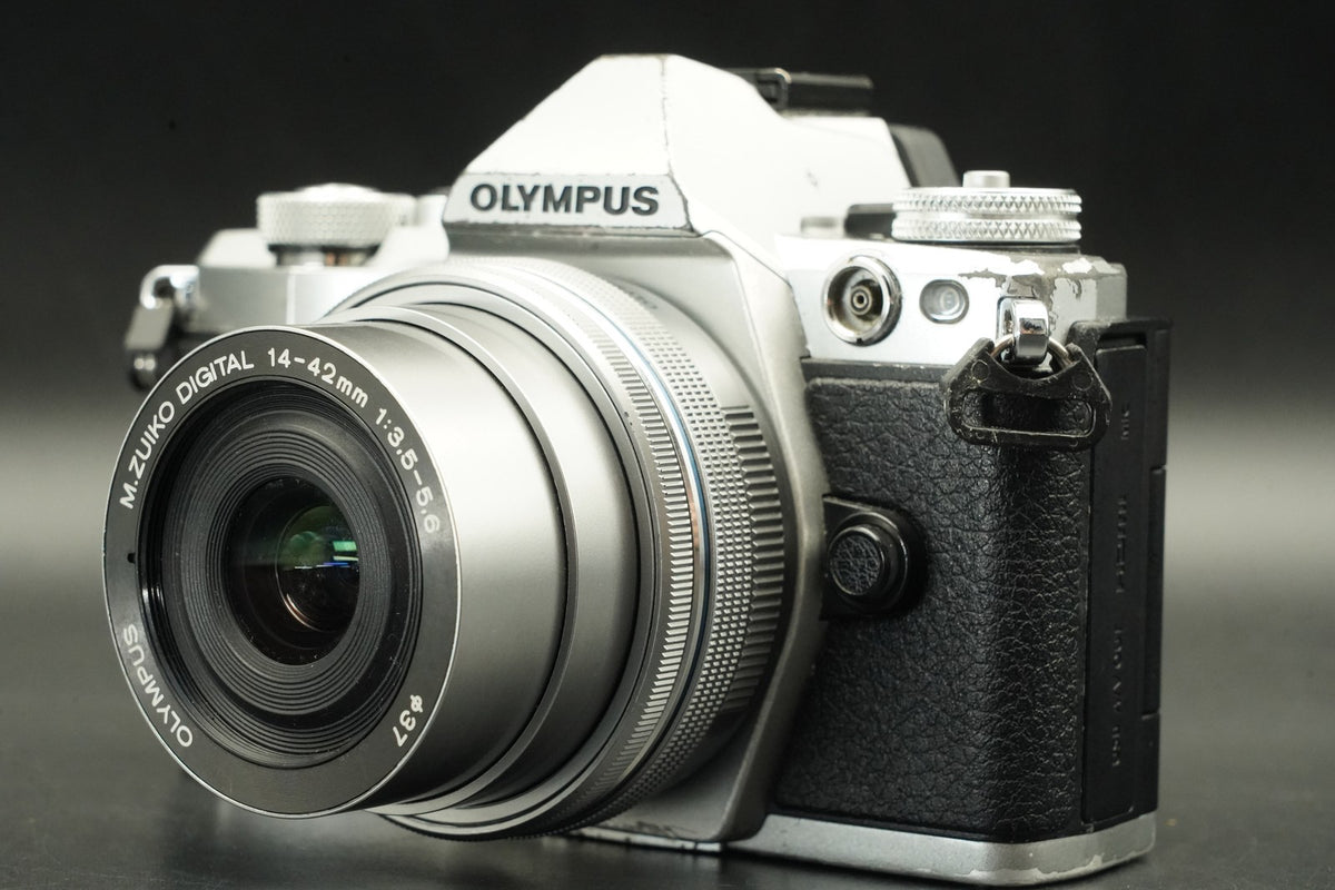 Olympus OM-D E-M5 Mark II w/ 14-42mm + 40-150mm Lens Black -65274 cuts- #12555