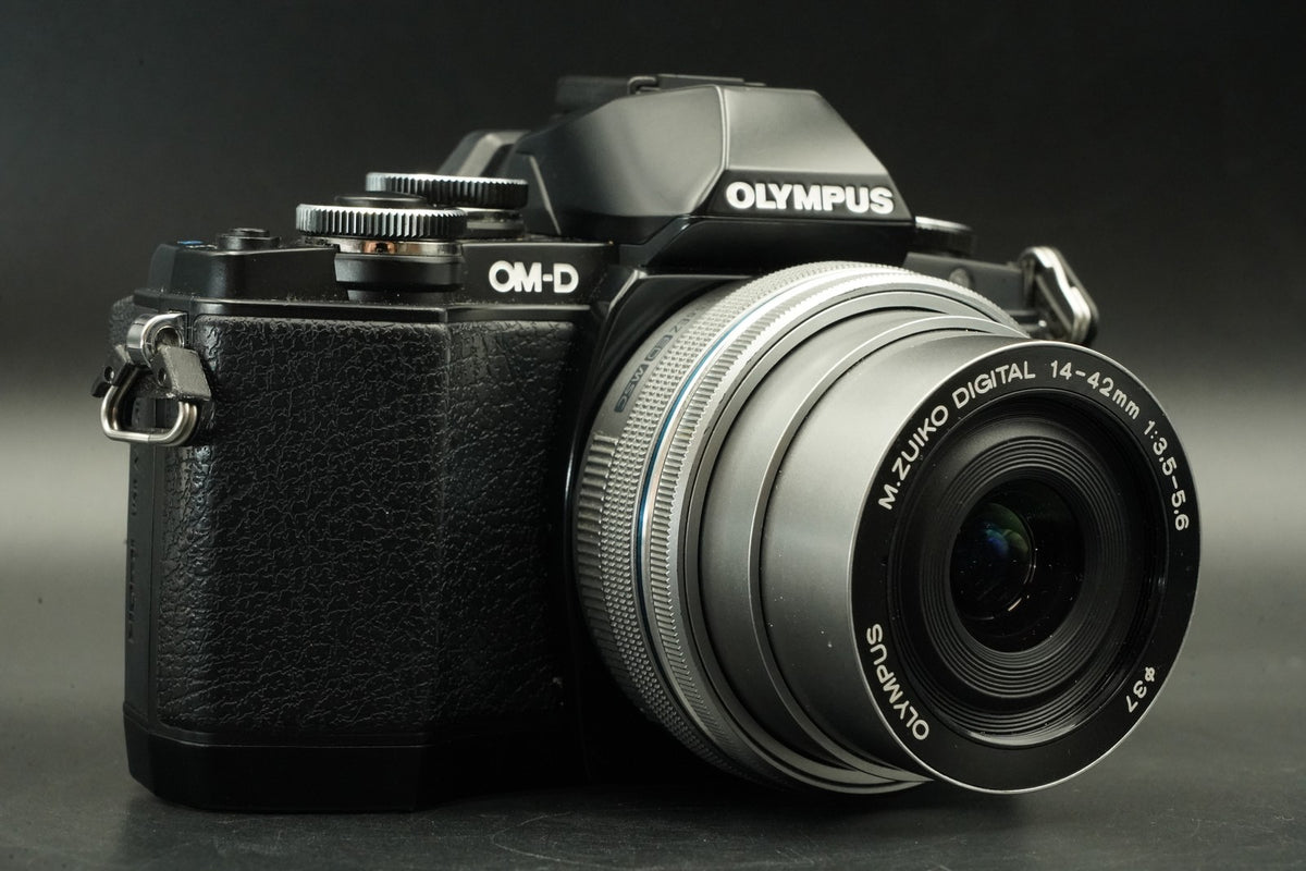 Olympus OM-D E-M10 Mirrorless Camera + 14-42mm 40-150mm -2888 cuts- #11793