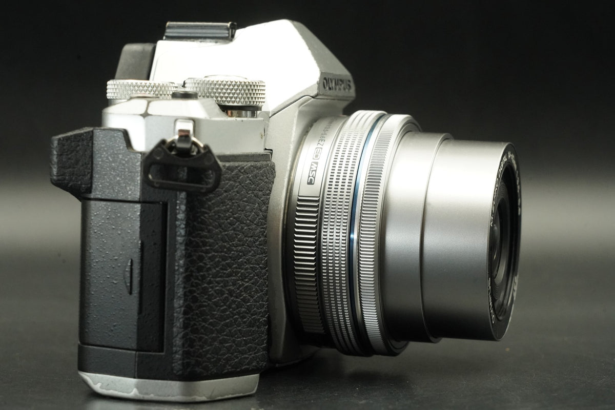 Olympus OM-D E-M5 Mark II w/ 14-42mm + 40-150mm Lens Black -65274 cuts- #12555