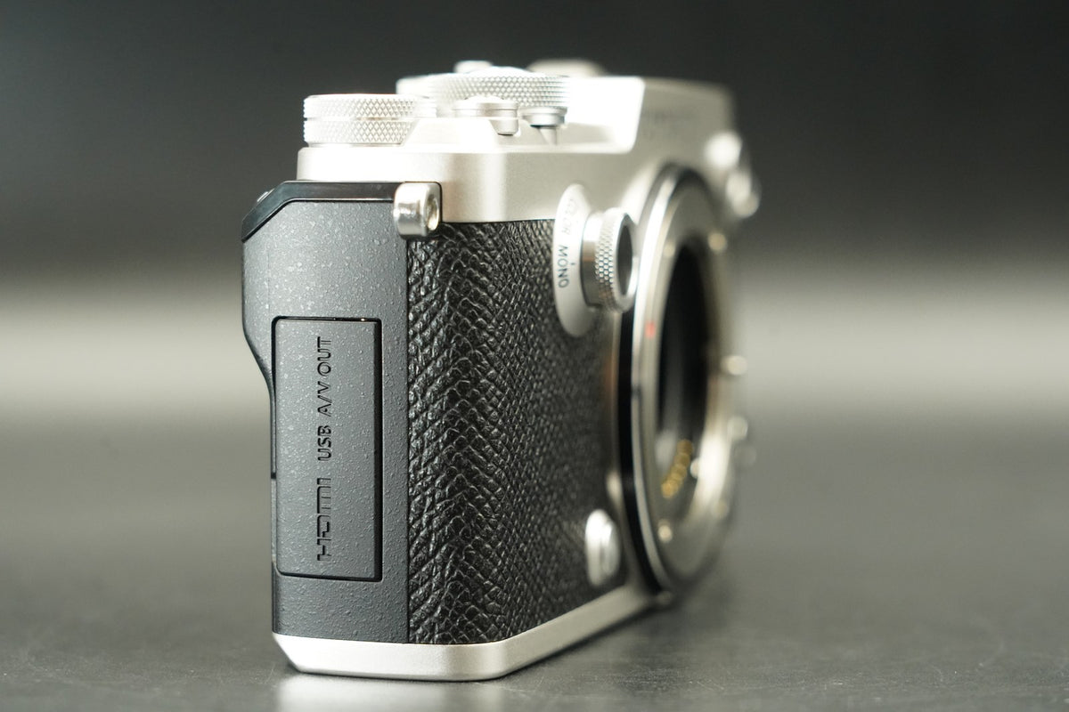 Olympus PEN-F Digital Mirrorless Camera Digital Camera Silver -5034 cut- #12157