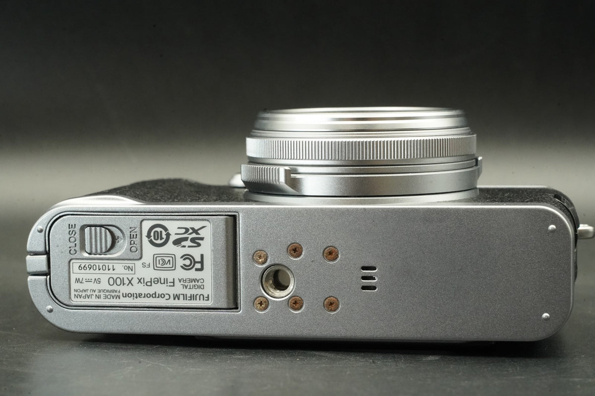 Fujifilm X100 FinePix X Series 12.3MP Silver Digital Camera #12667