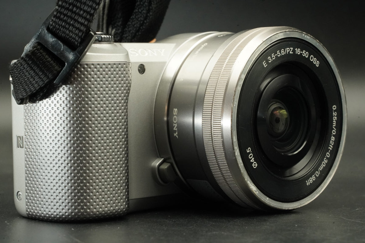 Sony a5000 Digital Camera Silver w/ 16-50 + 55-210mm -1277 cut US STOCK #12029