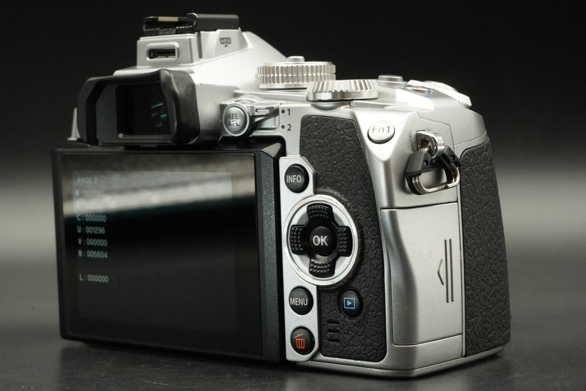 Olympus OM-D E-M1 Digital Camera Silver Body -8560 cuts- #11470