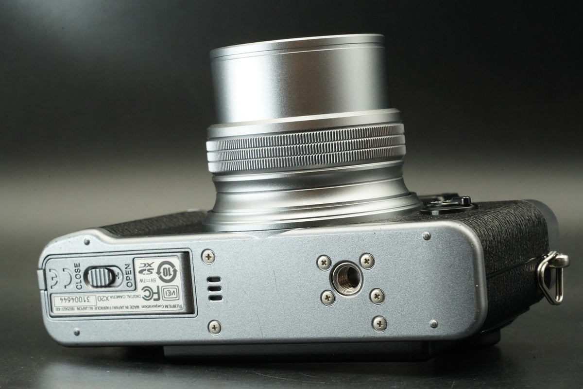 Fujifilm Fuji X Series X20 12.0MP Digital Camera Silver #11958