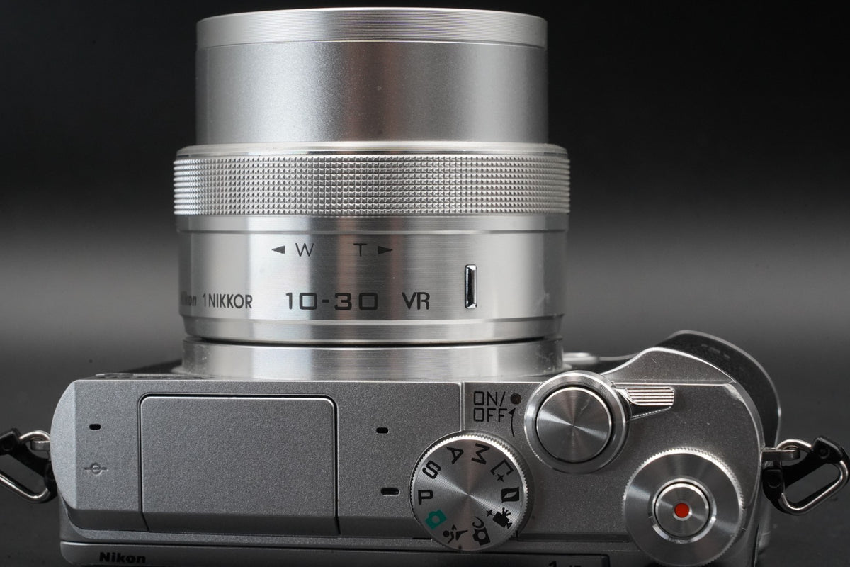 Nikon 1 J5 Silver w/ 10-30mm Lens Mirrorless Camera -988 cuts- #11477
