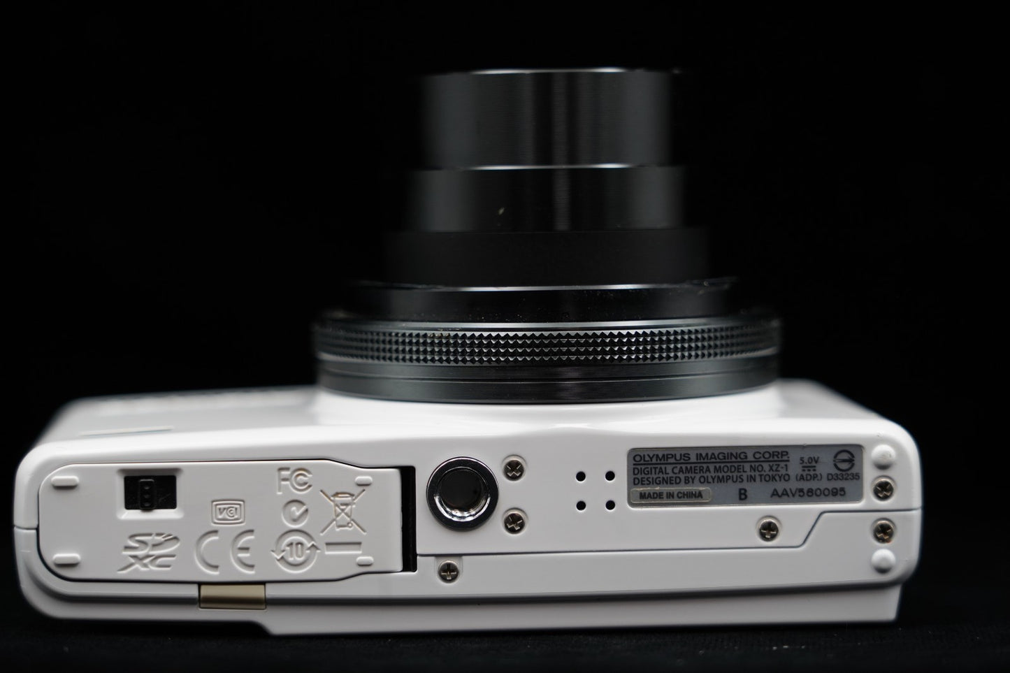 Olympus STYLUS XZ-1 Point and Shoot Digital Camera White [] US STOCK #9730