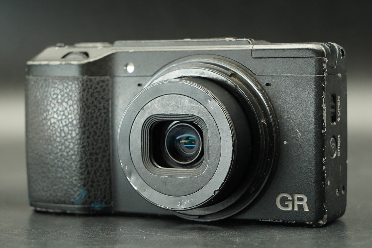 RICOH GR II 16.2 MP Compact Digital Video Camera -45900 cuts- #12147