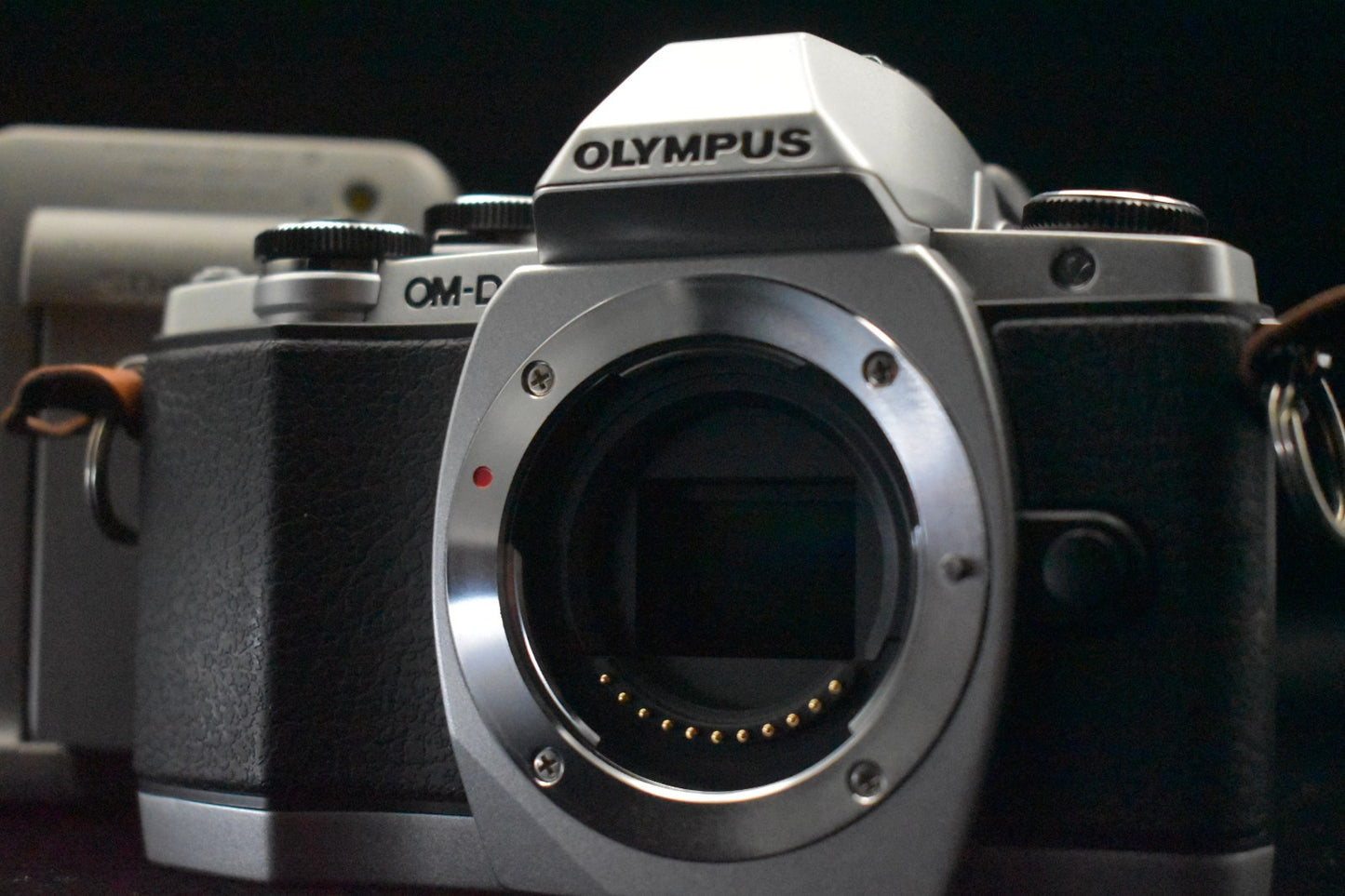 [US DUTY PAID] Olympus OM-D E-M10 16.1MP Digital SLR Camera Silver Japan 9168