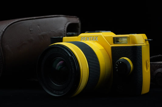 Pentax Q7 Yellow Digital Mirrorless camera with Lens US STOCK #10035