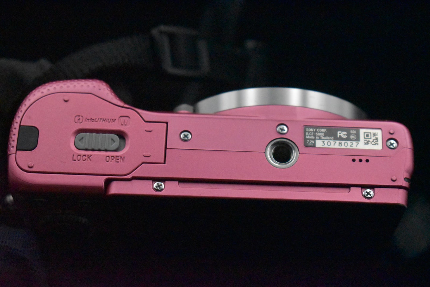 [US Duty Paid] Sony Alpha a5000 Mirrorless Digital Camera with Lens Pink 9101