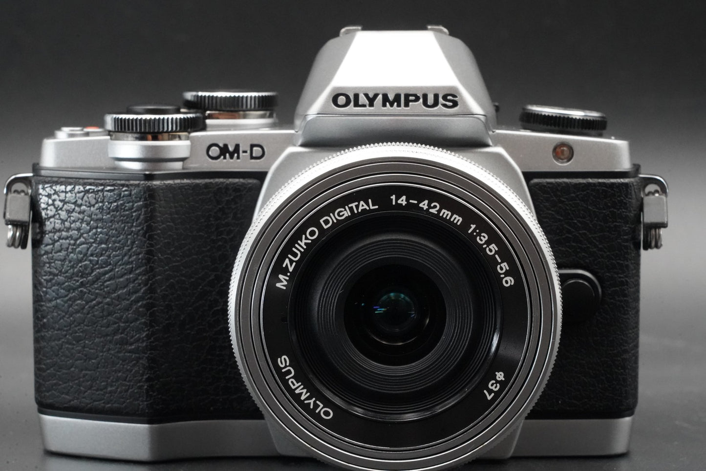 1849 cuts! Olympus OM-D E-M10 Mirrorless Camera + 14-42mm 40-150mm 10956