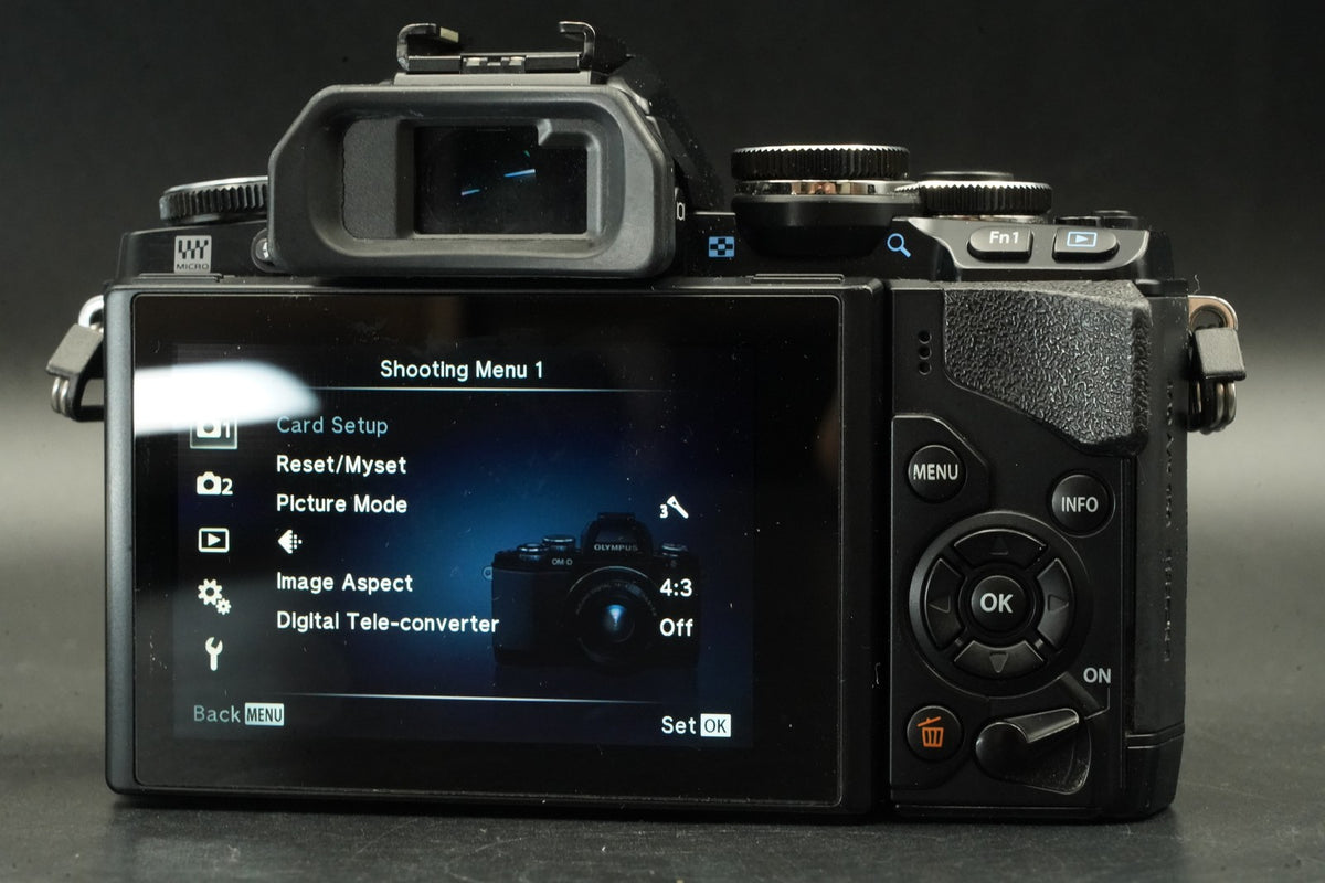 Olympus OM-D E-M10 Camera + 14-42mm + 40-150mm 2 Lens -6668 cuts- #12393