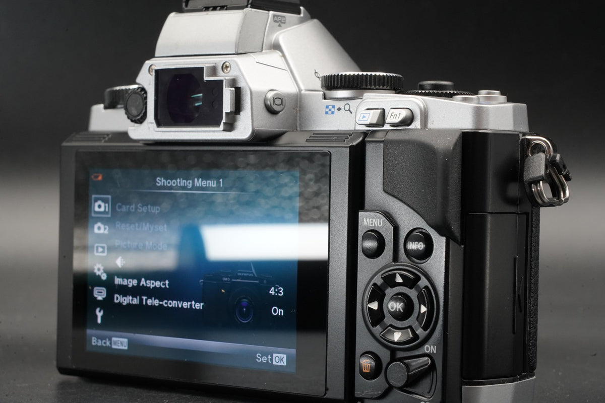 Olympus E-M5 Mirrorless Digital Camera w/ 2 Lenses Silver #11366