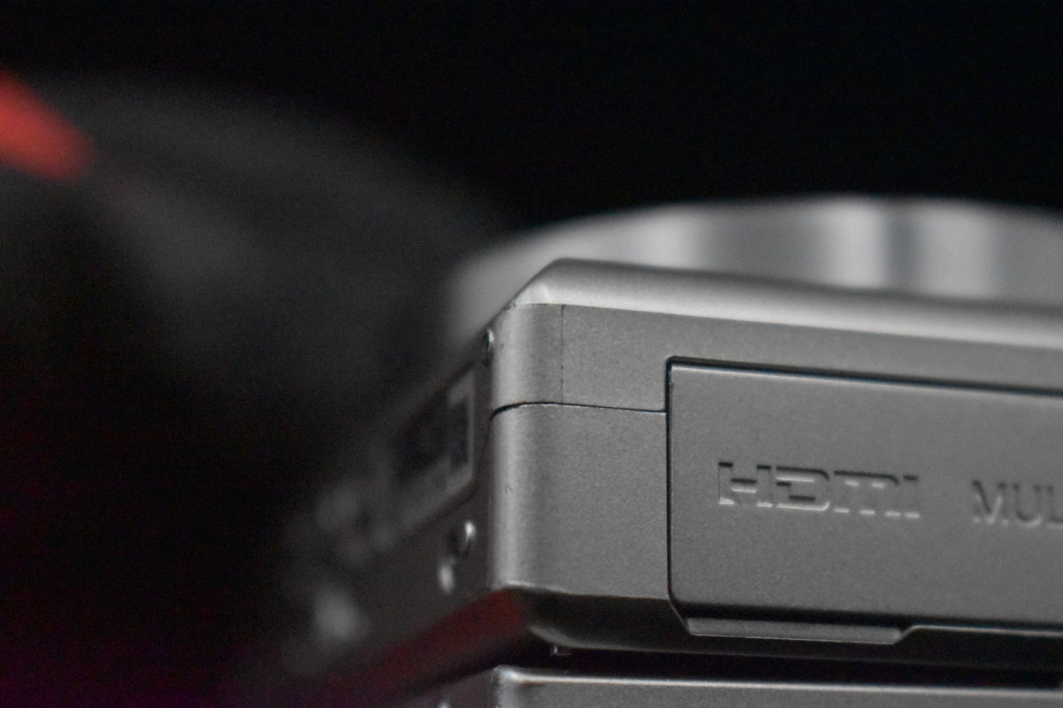 [US Duty Paid] Fotocamera digitale mirrorless Sony a6000 con obiettivo...