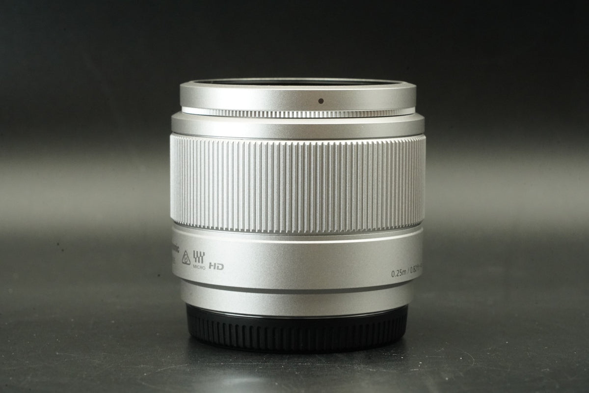 Panasonic LUMIX DC-GF9 argento obiettivo 12-32 + 25 mm f/1.7 inglese OK!! #11851