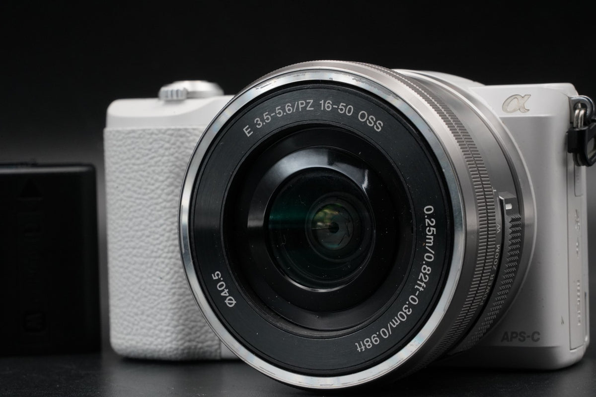 Sony a5100 Mirrorless Digital Camera White -12191 cuts- US STOCK #11201