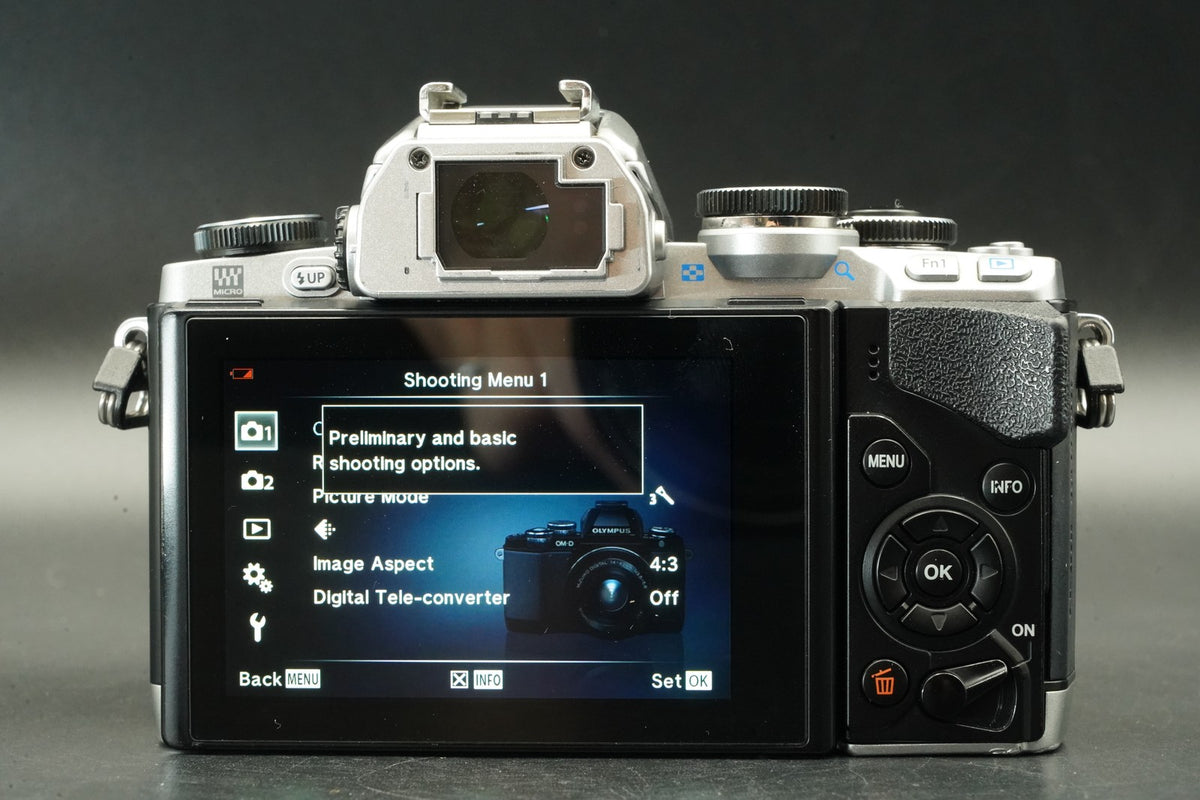 Olympus OM-D E-M10 16.1MP Camera Silver + 14-42mm EZ Lens #11876