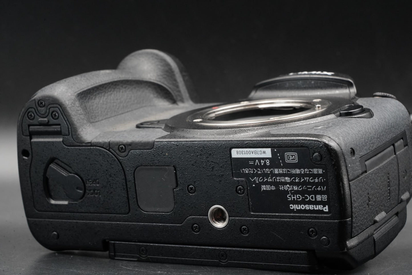 551 cuts!! Panasonic Lumix DC-GH5 20.3MP Mirrorless Body 11347
