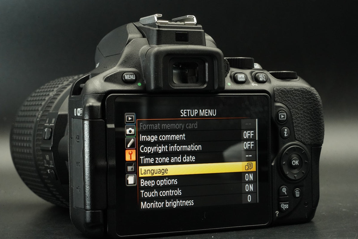 Nikon D5600 DSLR Camera w/ AF-S 18-140mm f/ 3.5-5.6 G ED VR -5172 cuts- #11602