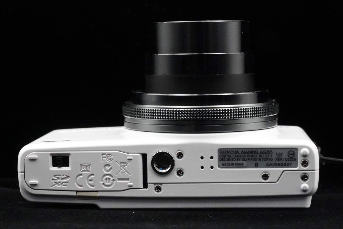 Olympus STYLUS XZ-1 Point and Shoot Digital Camera White US STOCK #10164