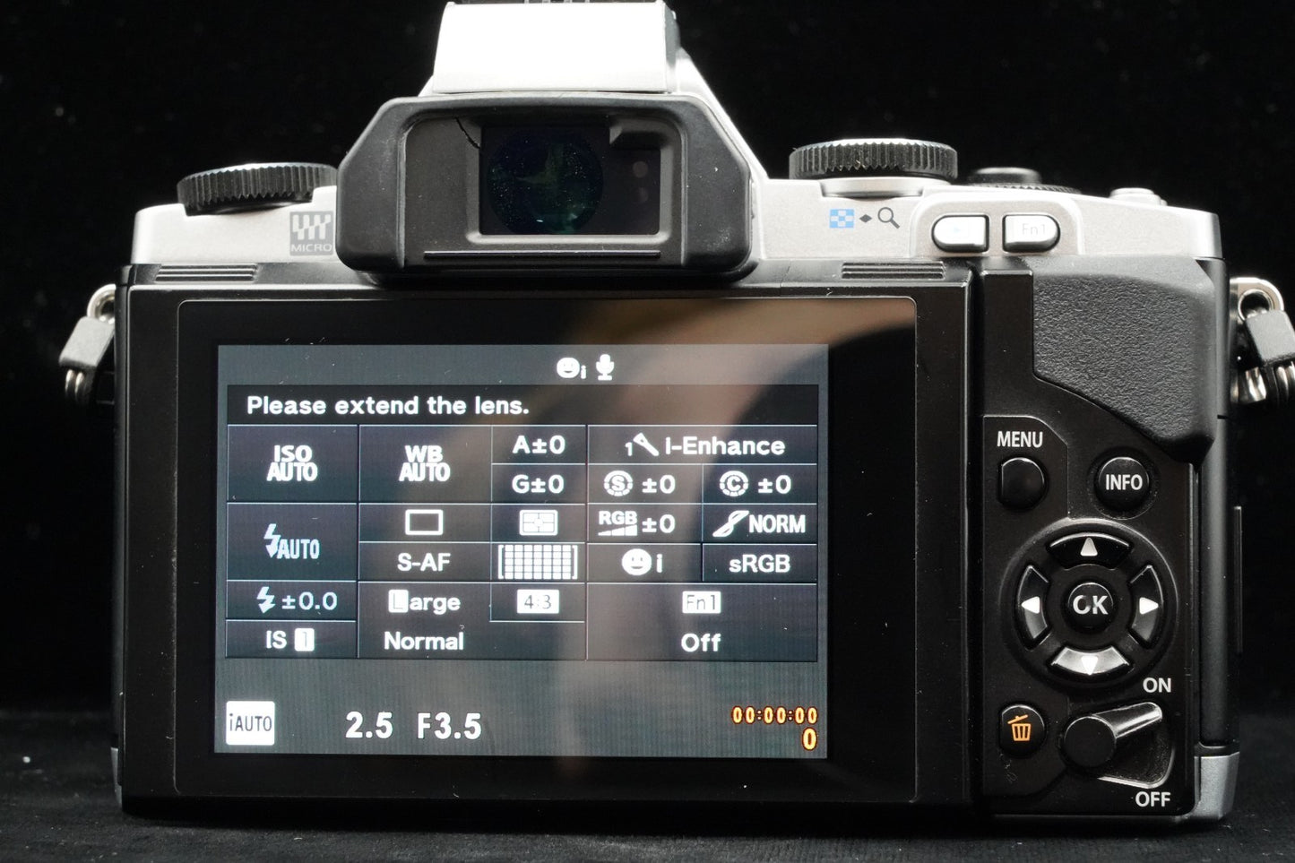 [US Duty Paid] Olympus OMD E-M5 Mirrorless Digital Camera w/ Lens Silver 9719