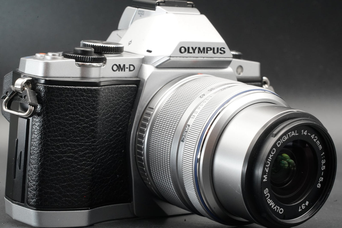 Olympus E-M5 Mirrorless Digital Camera w/ 2 Lenses Silver #11366