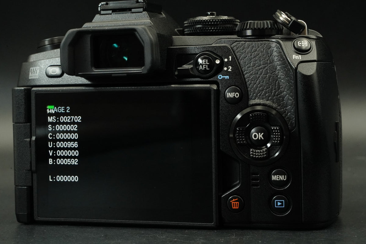 Olympus OM-D E-M1 Mark II Digital Camera Black Body -2702 cuts- #11674