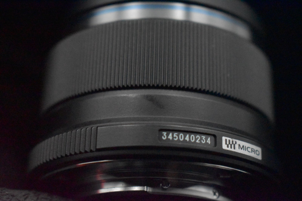 OLYMPUS M.ZUIKO DIGITAL 25mm F/1.8 Lente Negra para Micro Cuatro Tercios 9409