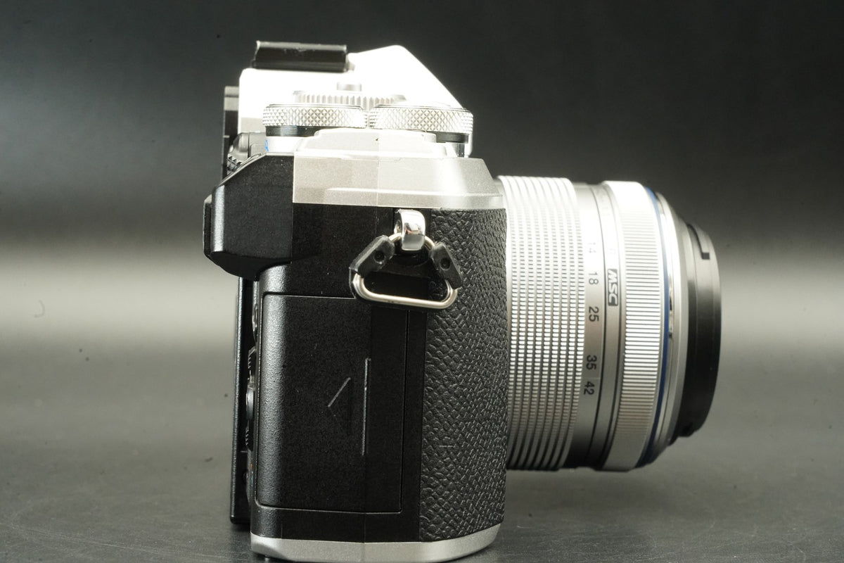 Olympus OM-D E-M5 Mark III w/ 14-42mm Lens Digital Camera -6868 cut- #12380
