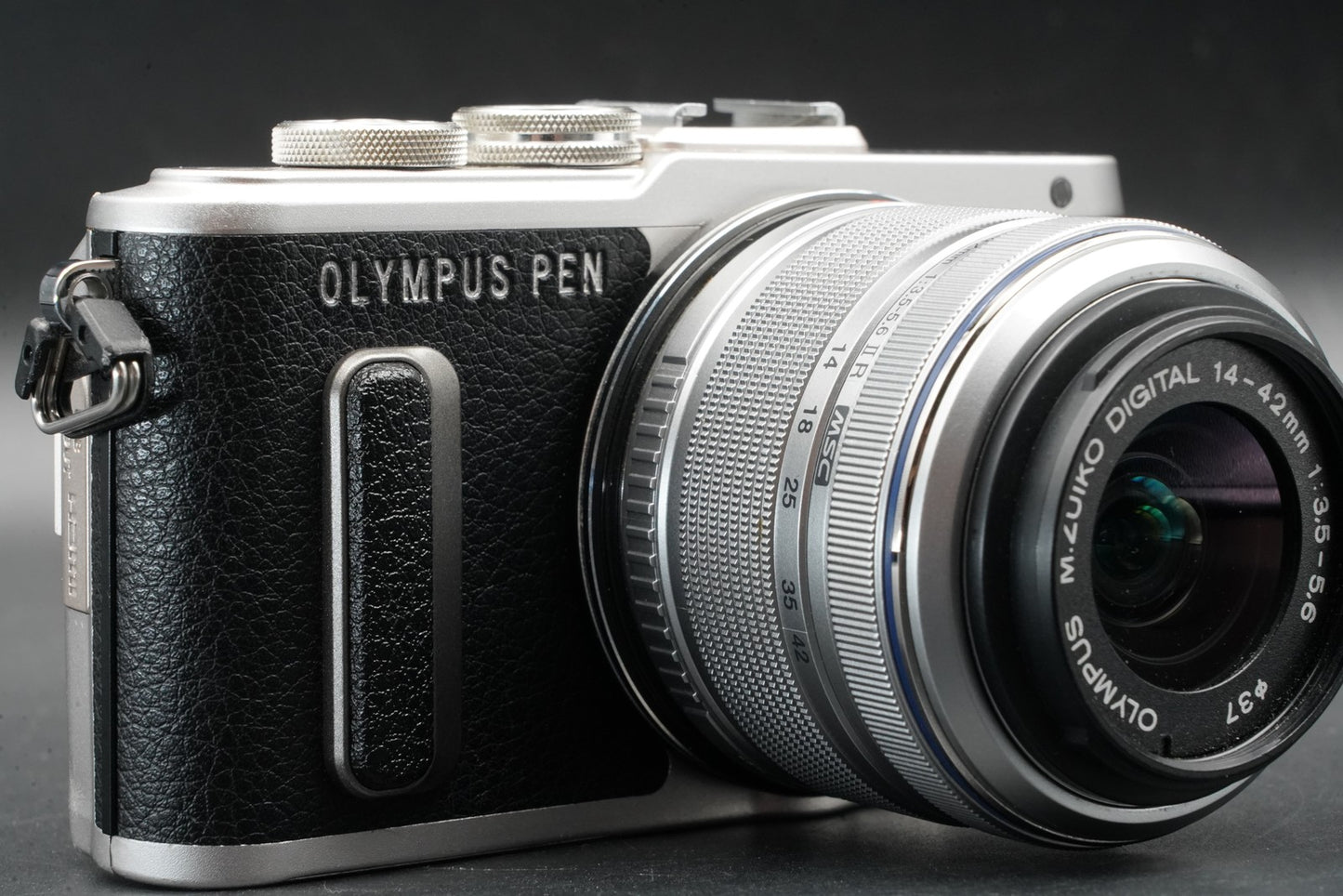 Olympus E-PL8 w/ 40-150mm Lens Digital Camera Silver US Duty Paid 11321
