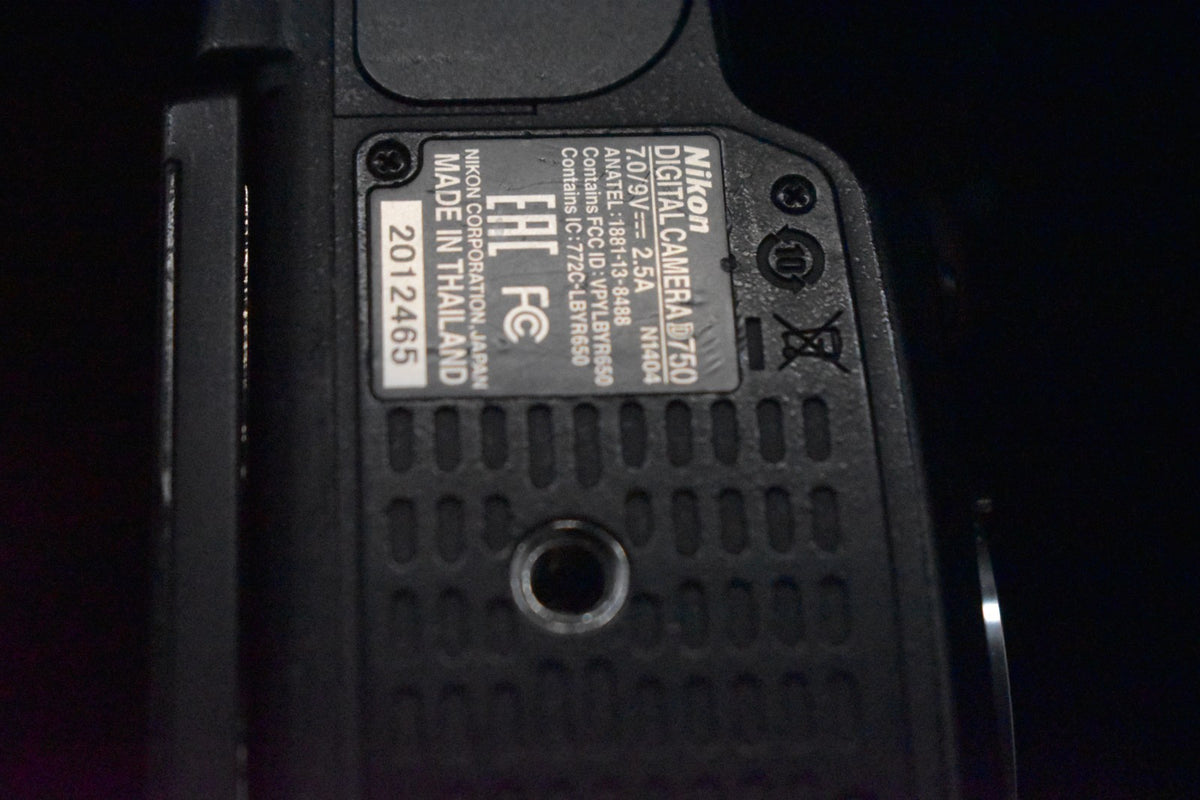 [US Duty Paid] Nikon D750 24.3MP DSLR Digital SLR Camera Body 8233
