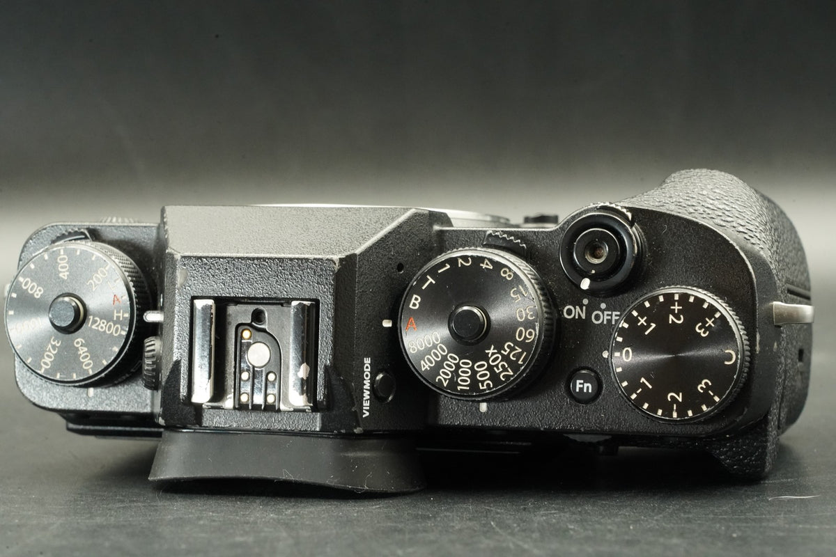 Fujifilm Fuji X-T2 Mirrorless Digital Camera -1 cut?- US STOCK #12160