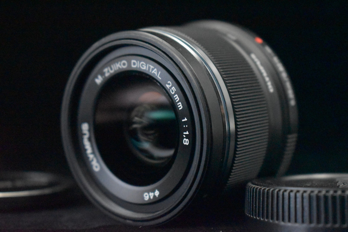 OLYMPUS M.ZUIKO DIGITAL 25mm F/1.8 Black Lens for Micro Four Thirds 9409