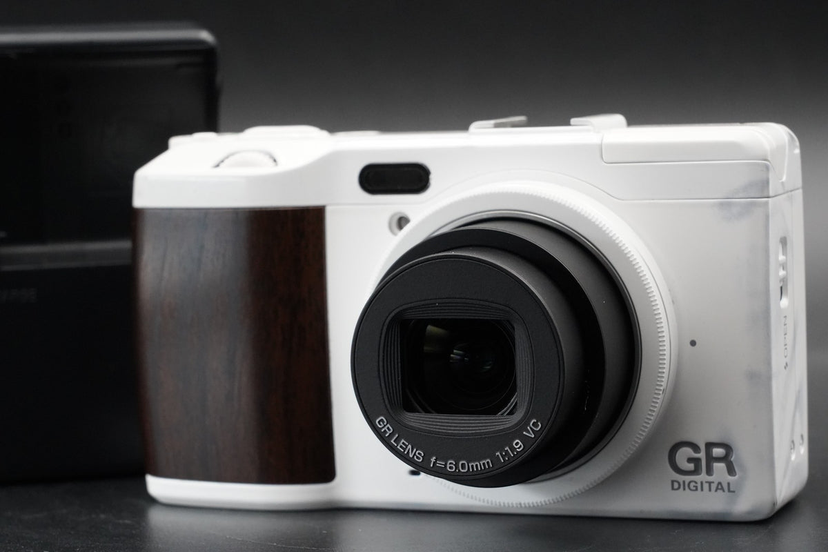 Ricoh GR Digital IV 10.4MP Digital Camera White -815 cuts- #11024