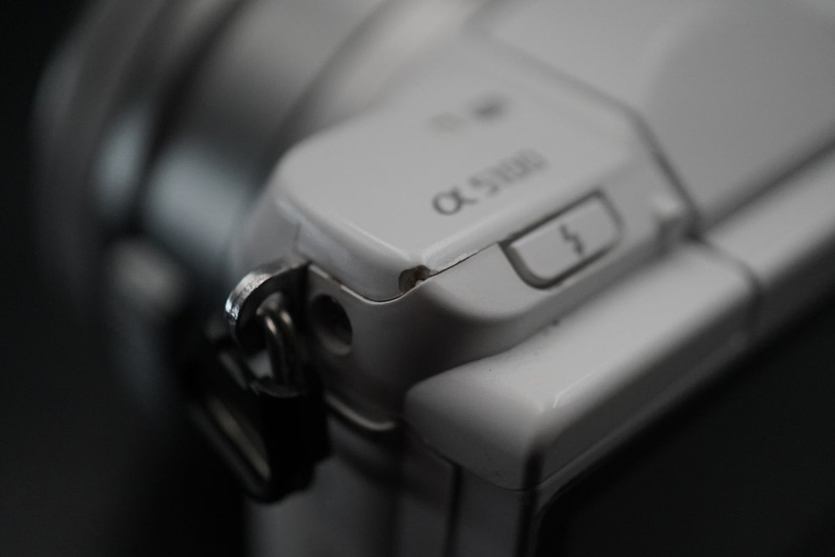 Sony a5100 Mirrorless Digital Camera White -12191 cuts- US STOCK #11201