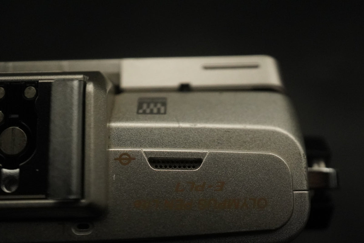 Olympus PEN E-PL7 Digital Camera Silver with 14-42mm + 40-150mm Lens #11571