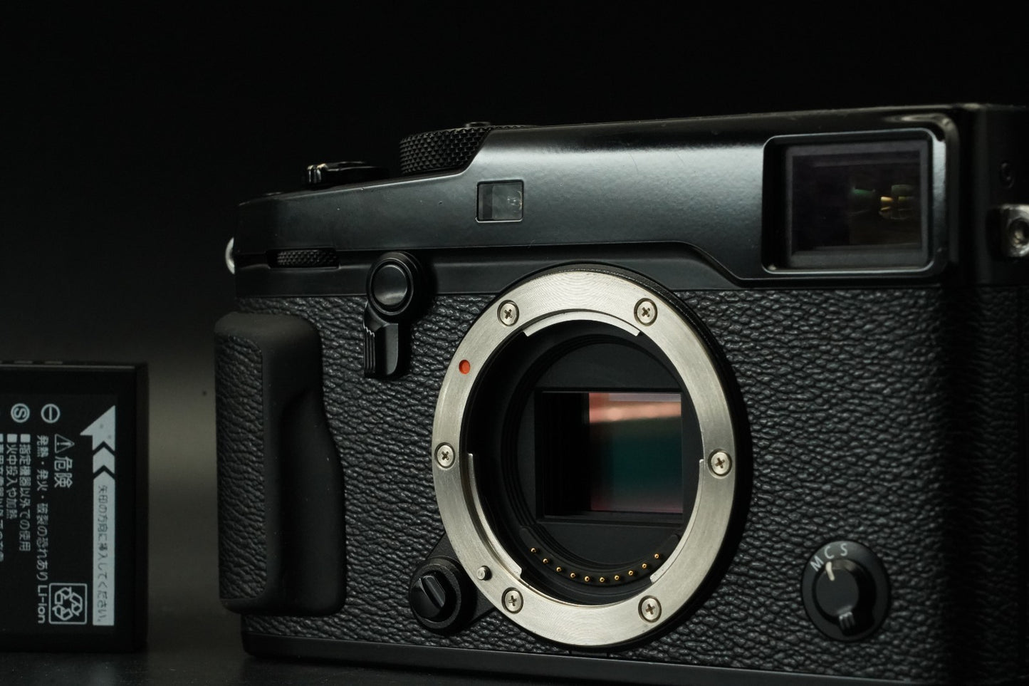 Only 1 cuts!! Fujifilm X-Pro2 24.3MP Mirrorless Digital Camera Black 11648