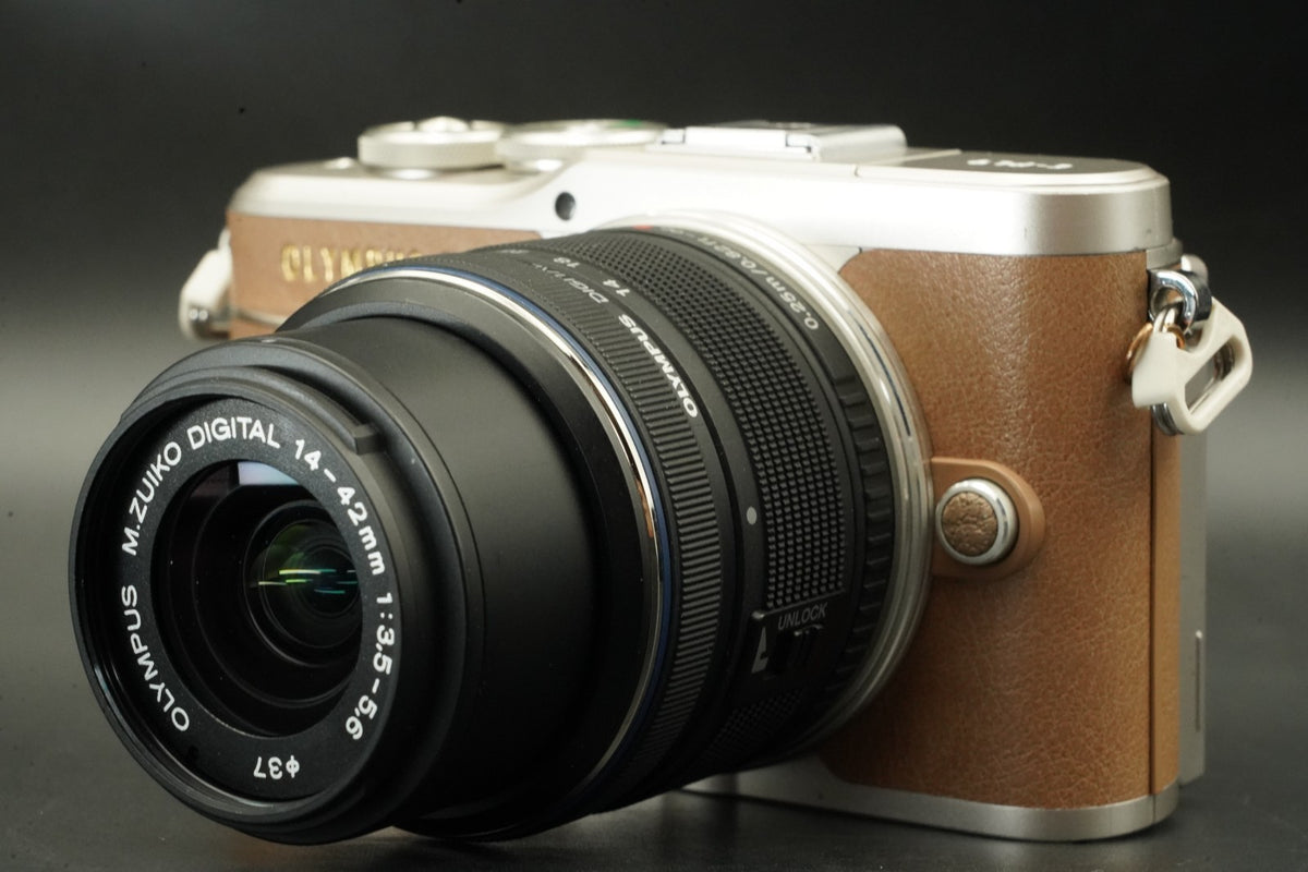 Fotocamera digitale Olympus Pen E-PL9 con 2 obiettivi marrone - 15903 tagli...