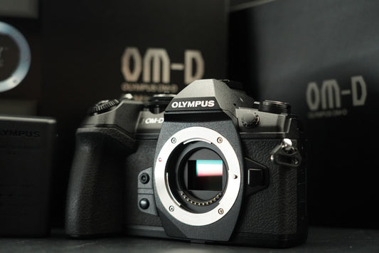 Olympus OM-D E-M1 Mark II Digital Camera Black Body -21138 cuts- #11847