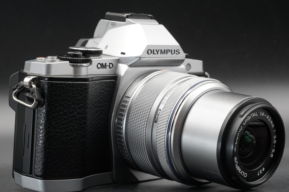Olympus E-M5 Mirrorless Digital Camera w/ 2 Lenses Silver #11115