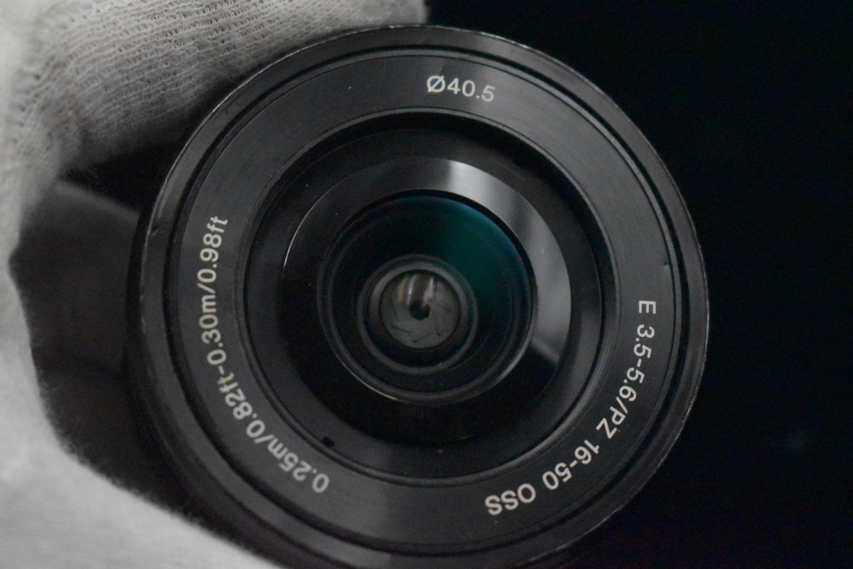 [US Duty Paid] Cámara digital sin espejo Sony Alpha a5000 con lente negra 8907