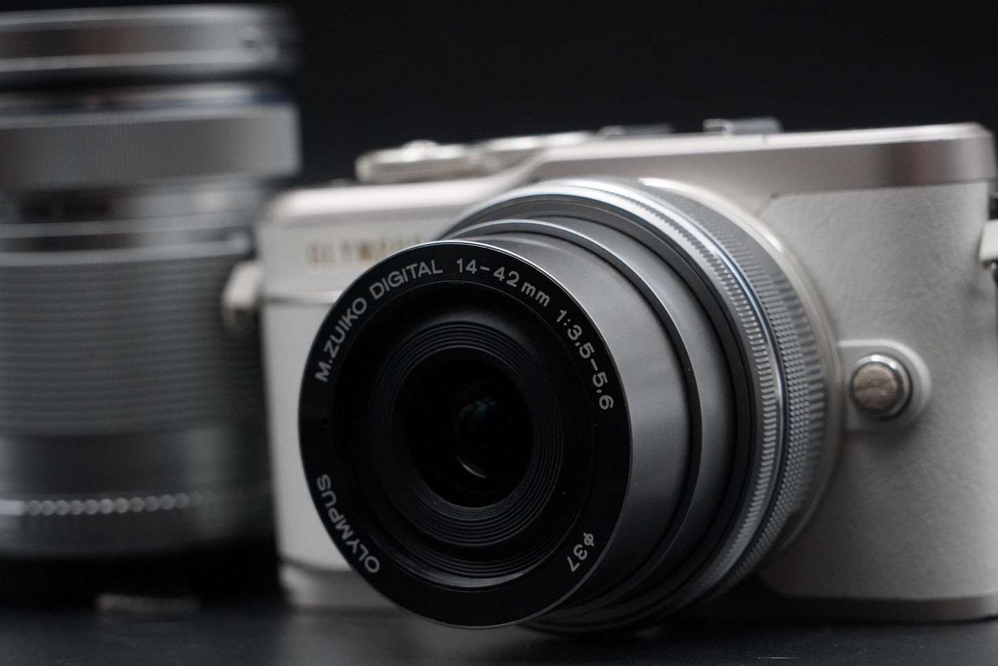 OLYMPUS PEN E-PL9 16.1MP Digital Camera w/ 2 Lens White US DUTY PAID 10663